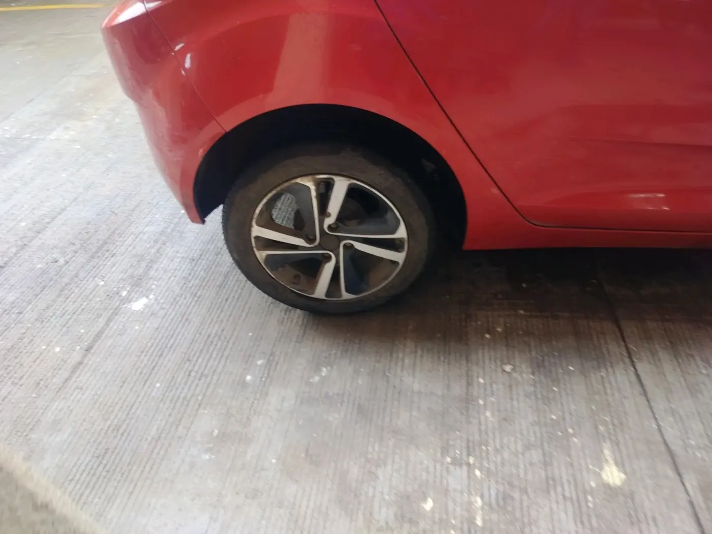 2021 Tata ALTROZ XZ PETROL, Petrol, Manual, 40,248 km, tyre