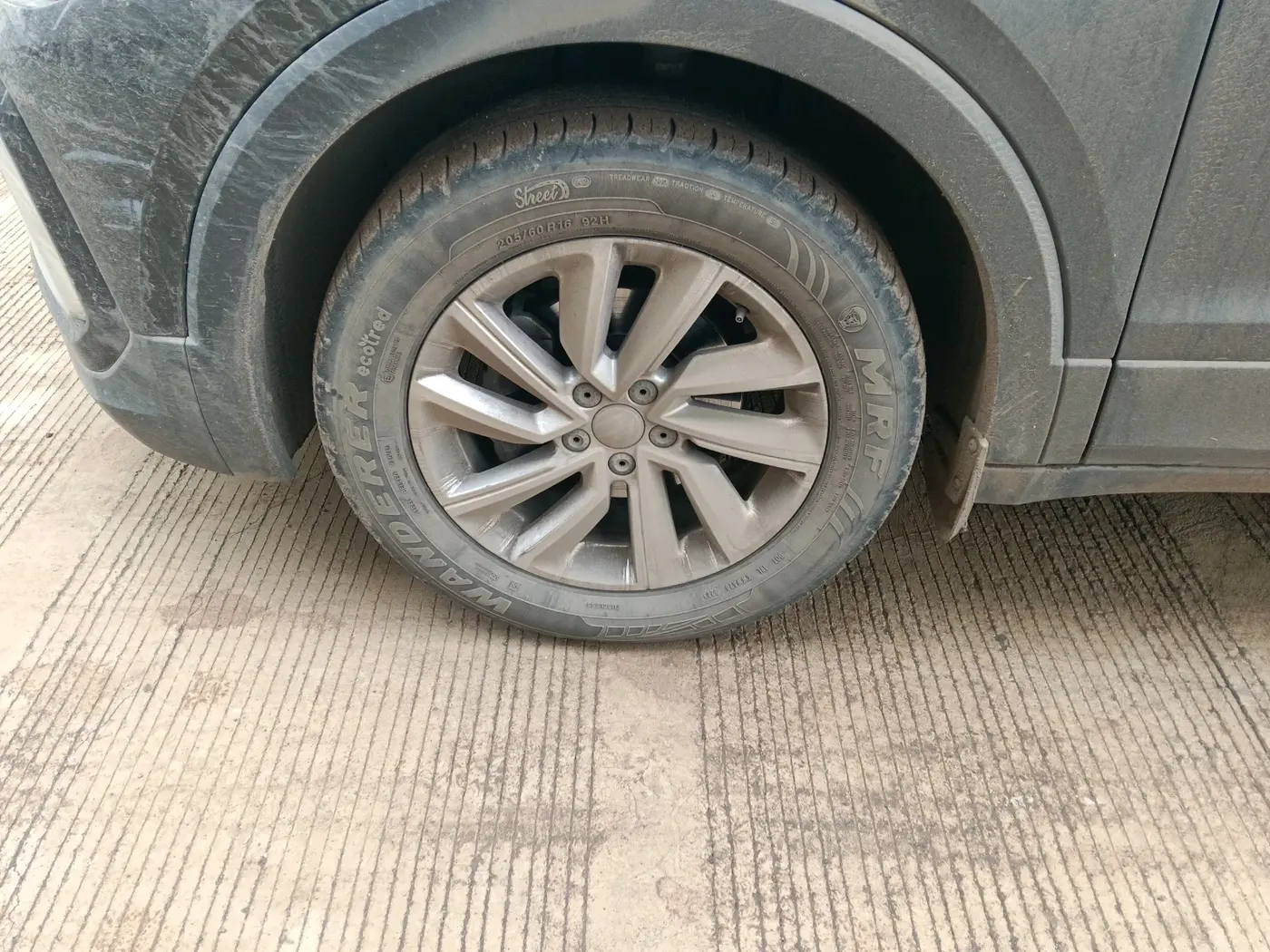 2023 Volkswagen TAIGUN HIGHLINE 1.0 TSI AT, Petrol, Automatic, 49,093 km, tyre