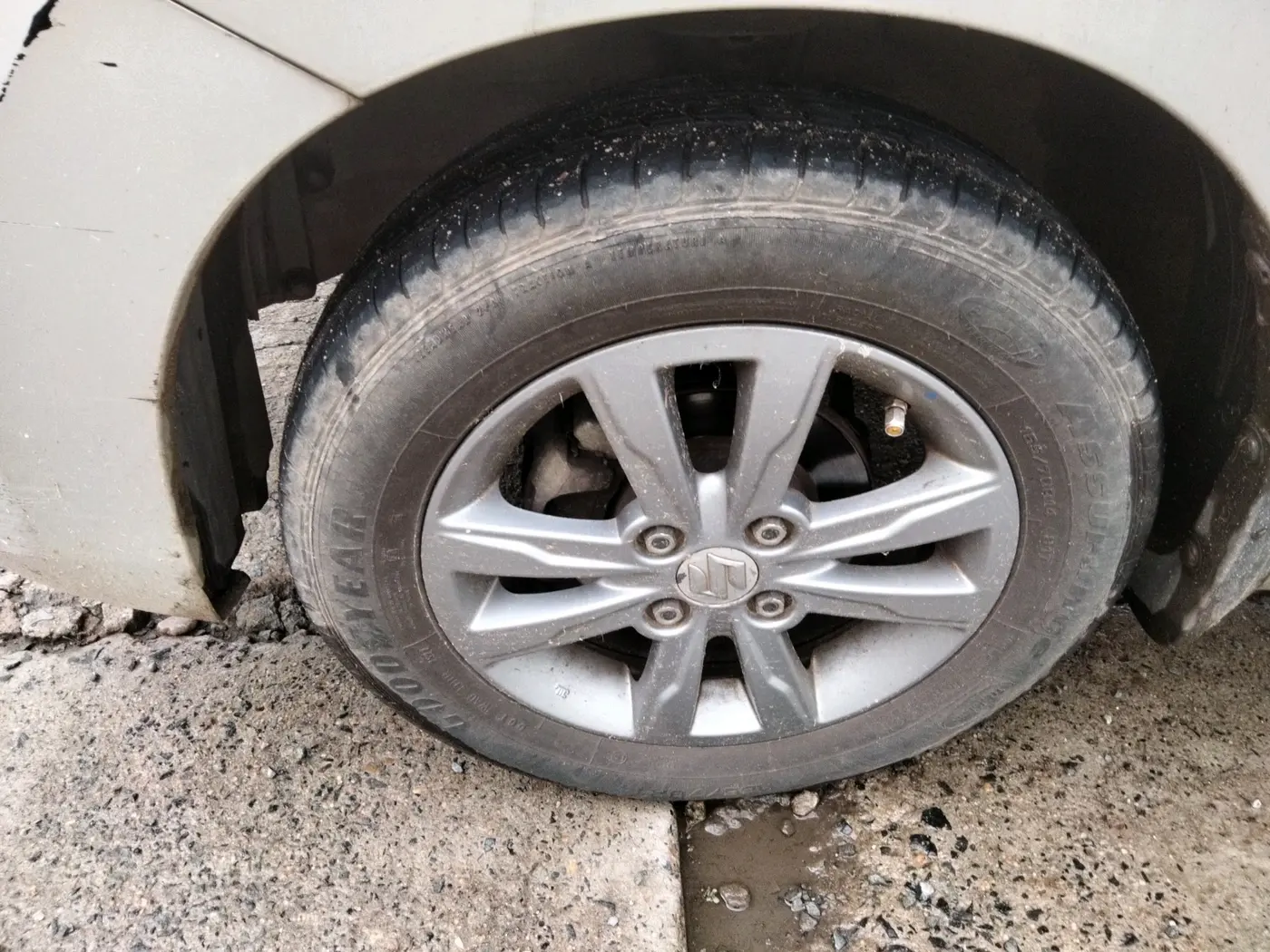 2018 Maruti Wagon R 1.0 VXI AMT, Petrol, Automatic, 56,450 km, tyre