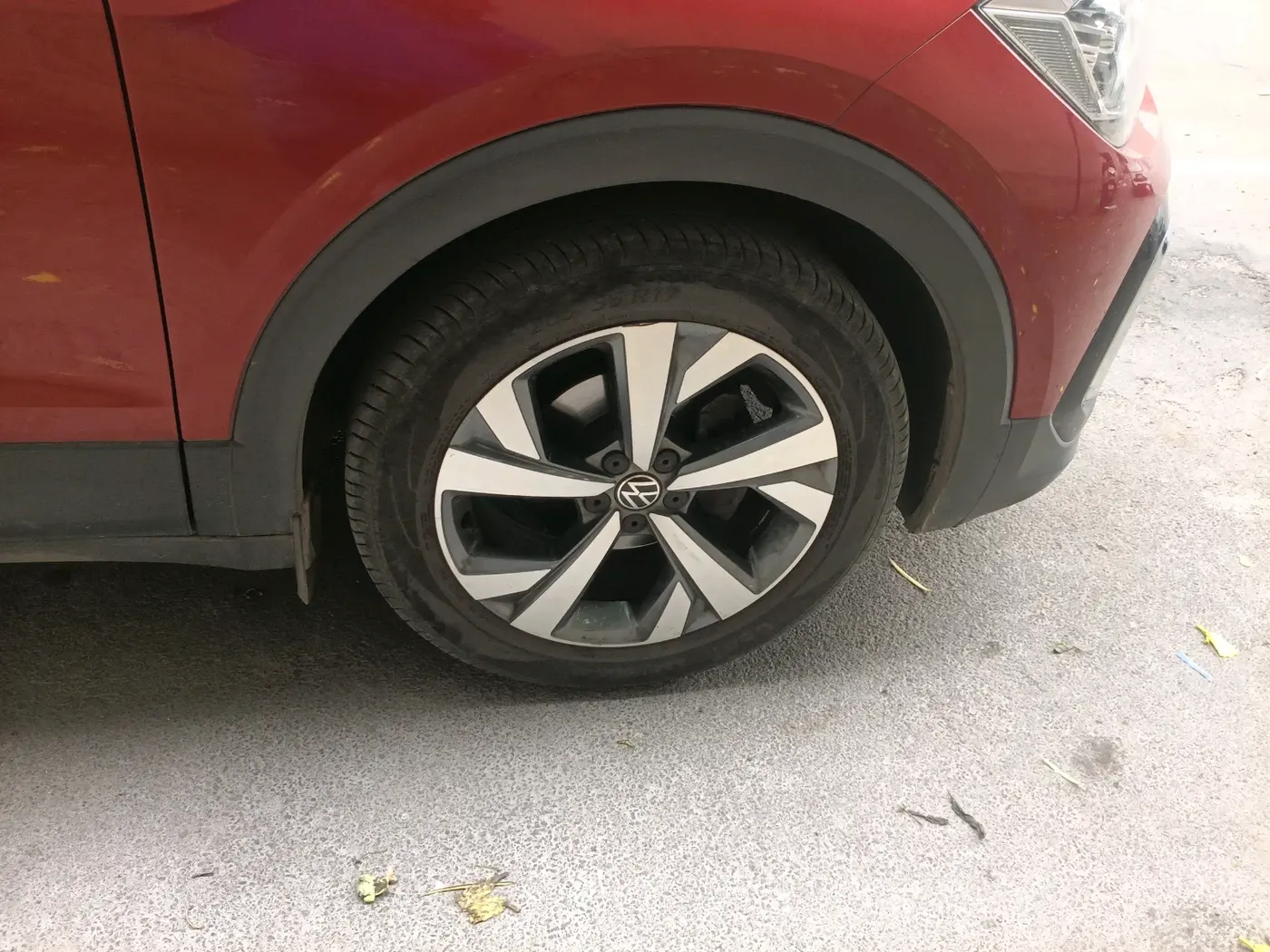 2023 Volkswagen TAIGUN TOPLINE 1.0 TSI MT, Petrol, Manual, 34,645 km, tyre