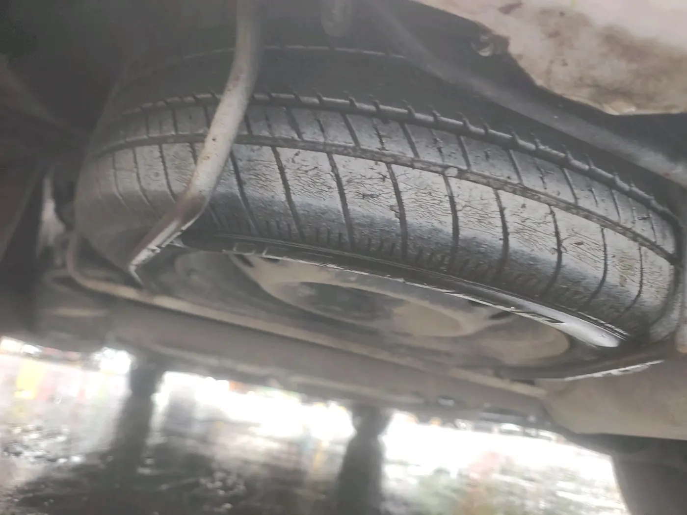 2017 Maruti Ertiga VXI CNG, CNG, Manual, 90,988 km, tyre