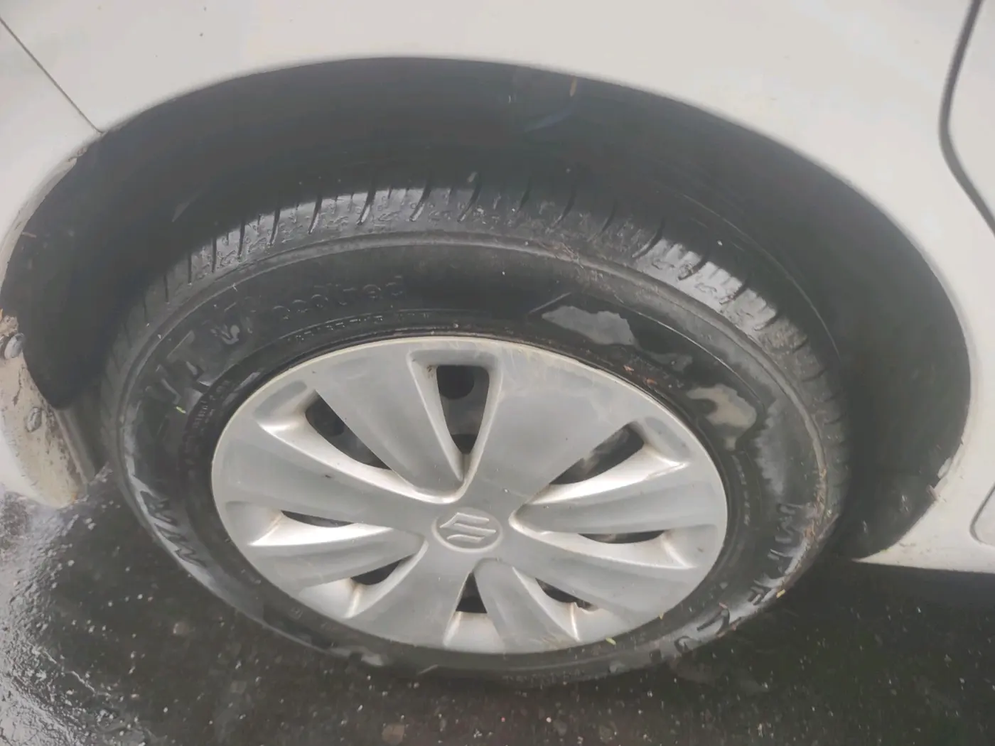 2017 Maruti Ertiga VXI CNG, CNG, Manual, 90,988 km, tyre