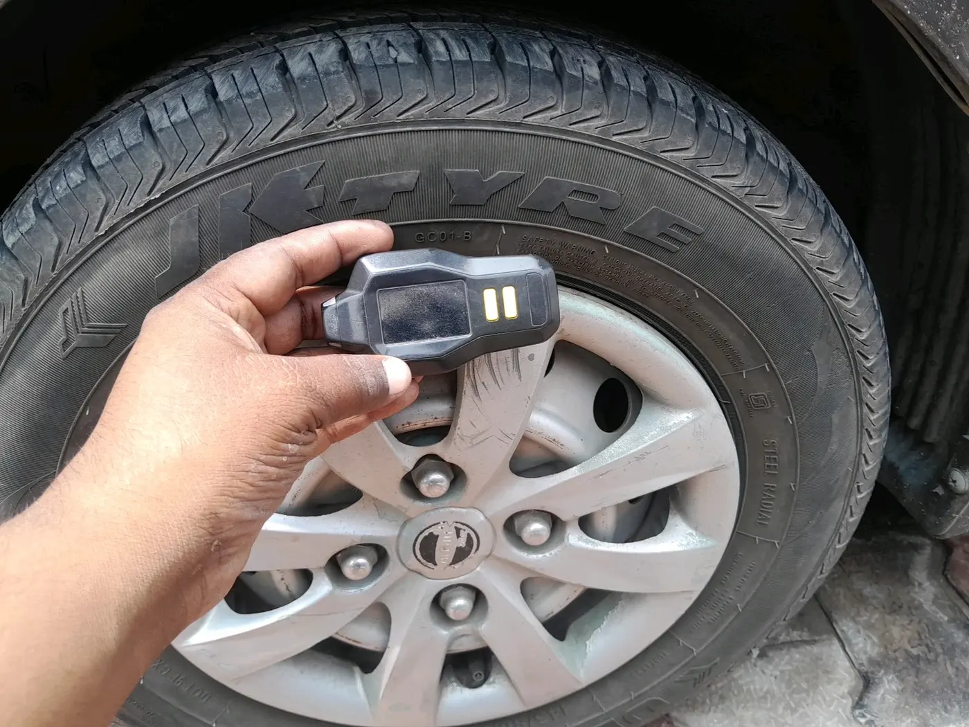 2015 Hyundai Eon ERA +, Petrol, Manual, 37,191 km, tyre