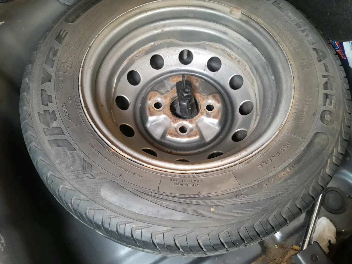 2015 Hyundai Eon ERA +, Petrol, Manual, 37,191 km, tyre