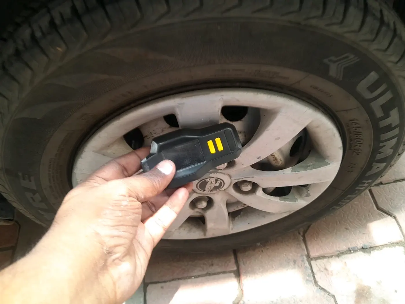 2015 Hyundai Eon ERA +, Petrol, Manual, 37,191 km, tyre