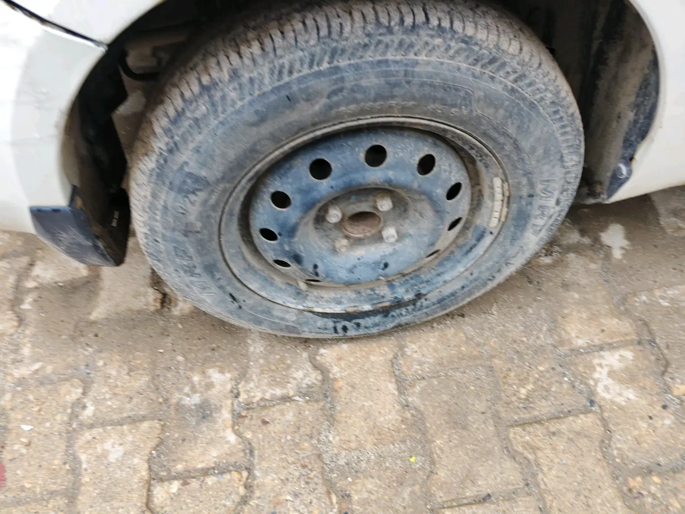 2015 Maruti Swift Dzire VXI, Petrol, Manual, 53,195 km, tyre