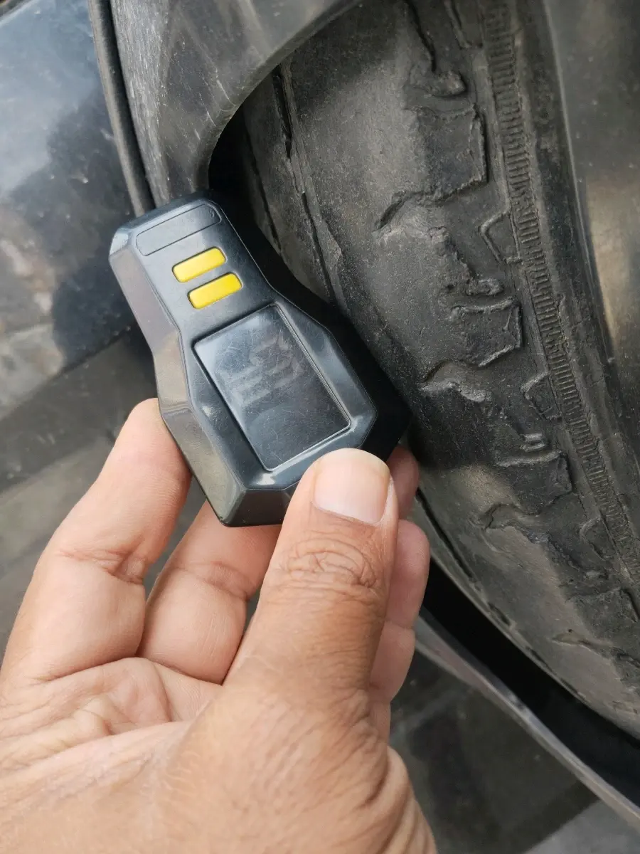 2016 Mahindra TUV300 T8 AMT, Diesel, Automatic, 90,593 km, tyre