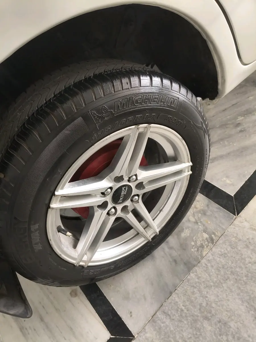 2015 Toyota Etios Liva GD, Diesel, Manual, 86,117 km, tyre