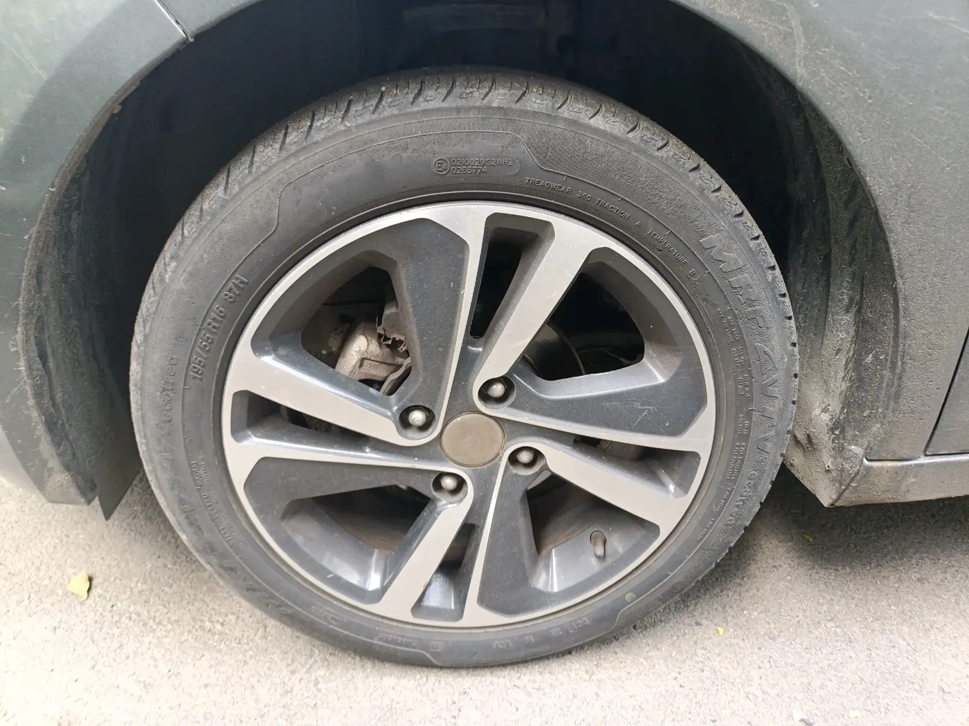2022 Tata ALTROZ XZ PETROL, CNG, Manual, 51,965 km, tyre
