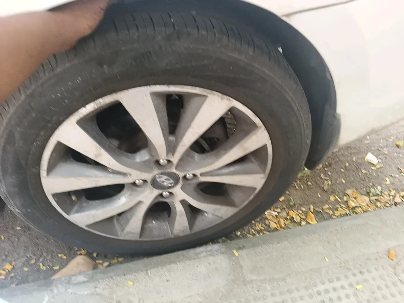 2014 Hyundai Verna FLUIDIC 1.6 VTVT SX, Petrol, Manual, 1,01,524 km, tyre
