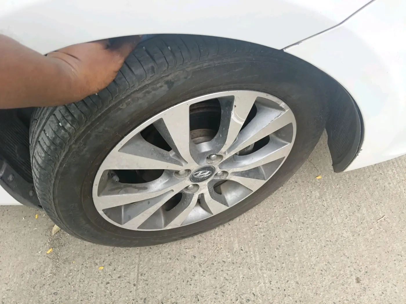 2014 Hyundai Verna FLUIDIC 1.6 VTVT SX, Petrol, Manual, 1,01,524 km, tyre