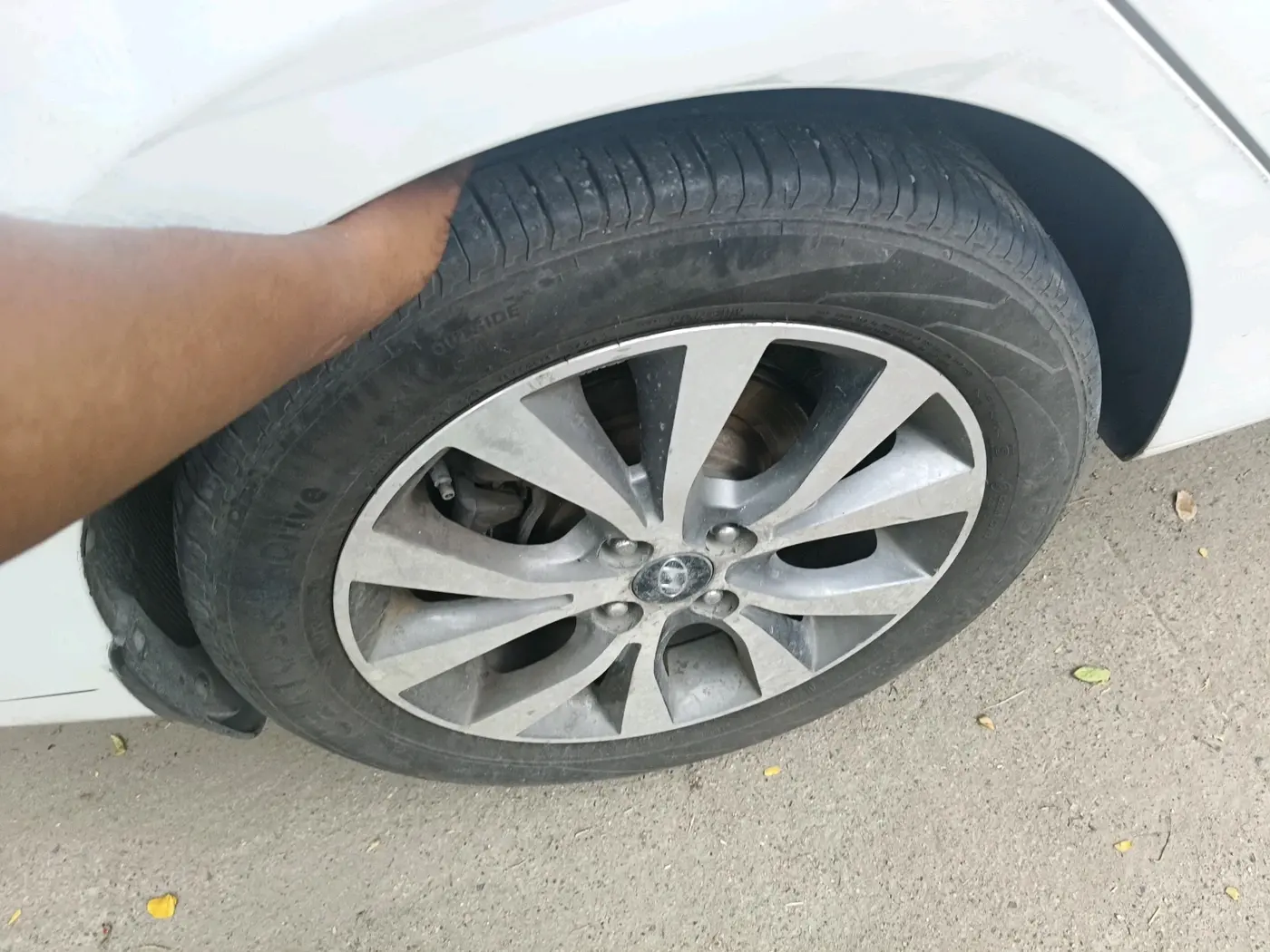 2014 Hyundai Verna FLUIDIC 1.6 VTVT SX, Petrol, Manual, 1,01,524 km, tyre
