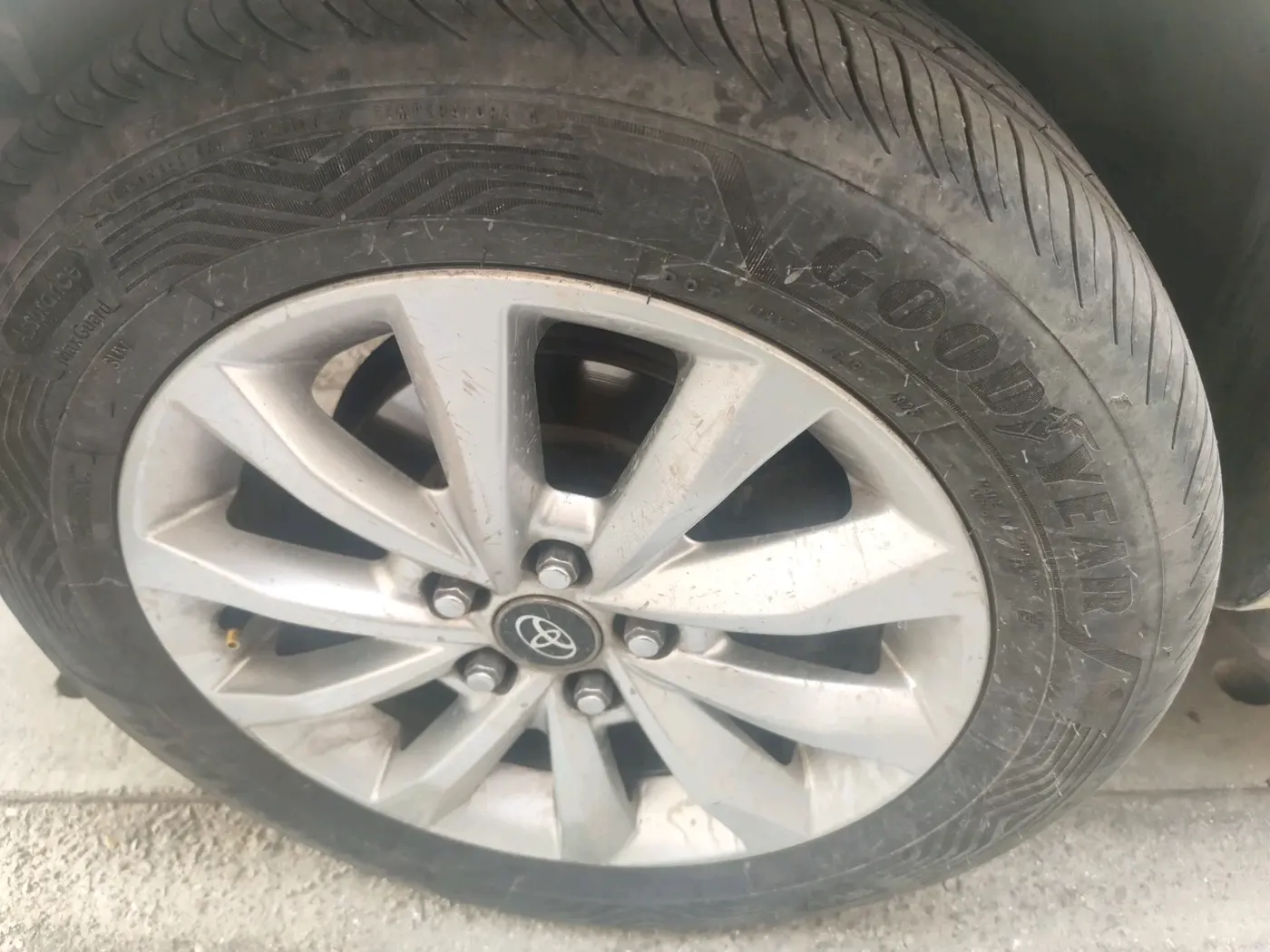 2022 Toyota Innova Crysta 2.4 ZX AT 7 STR, Diesel, Automatic, 96,593 km, tyre