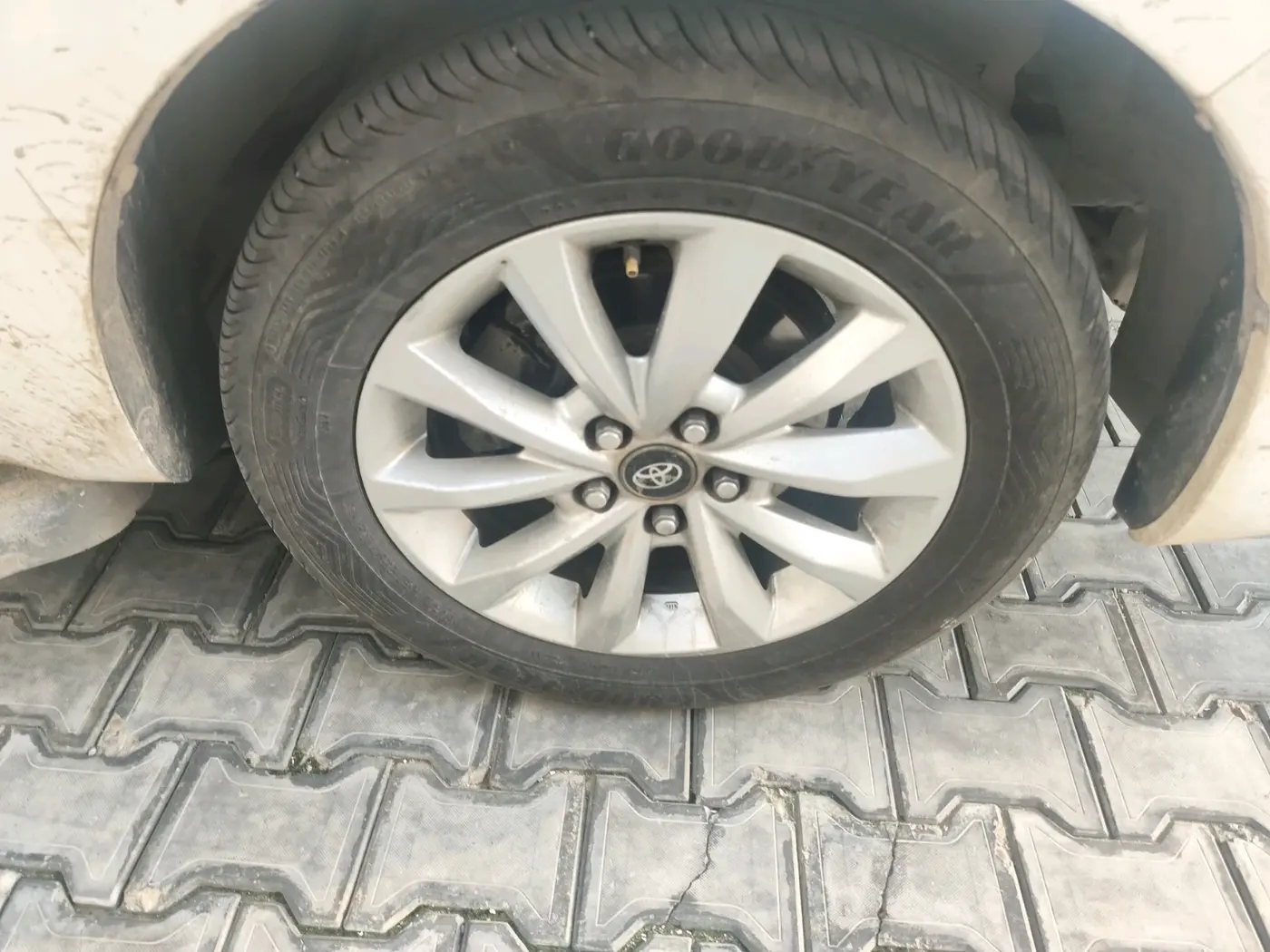 2022 Toyota Innova Crysta 2.4 ZX AT 7 STR, Diesel, Automatic, 96,593 km, tyre