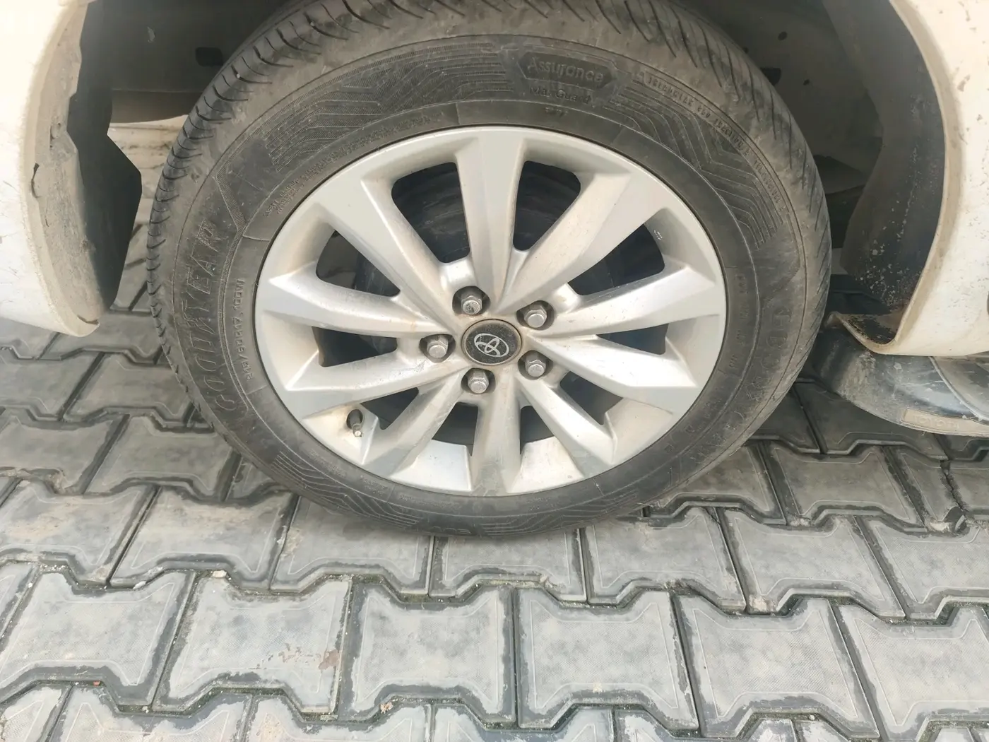 2022 Toyota Innova Crysta 2.4 ZX AT 7 STR, Diesel, Automatic, 96,593 km, tyre