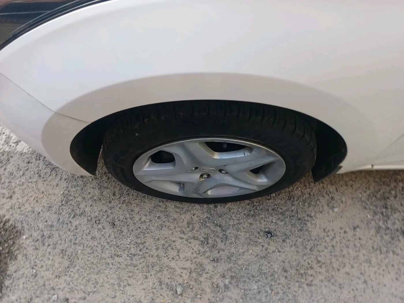 2017 Hyundai Elite i20 ASTA 1.2, Petrol, Manual, 85,090 km, tyre
