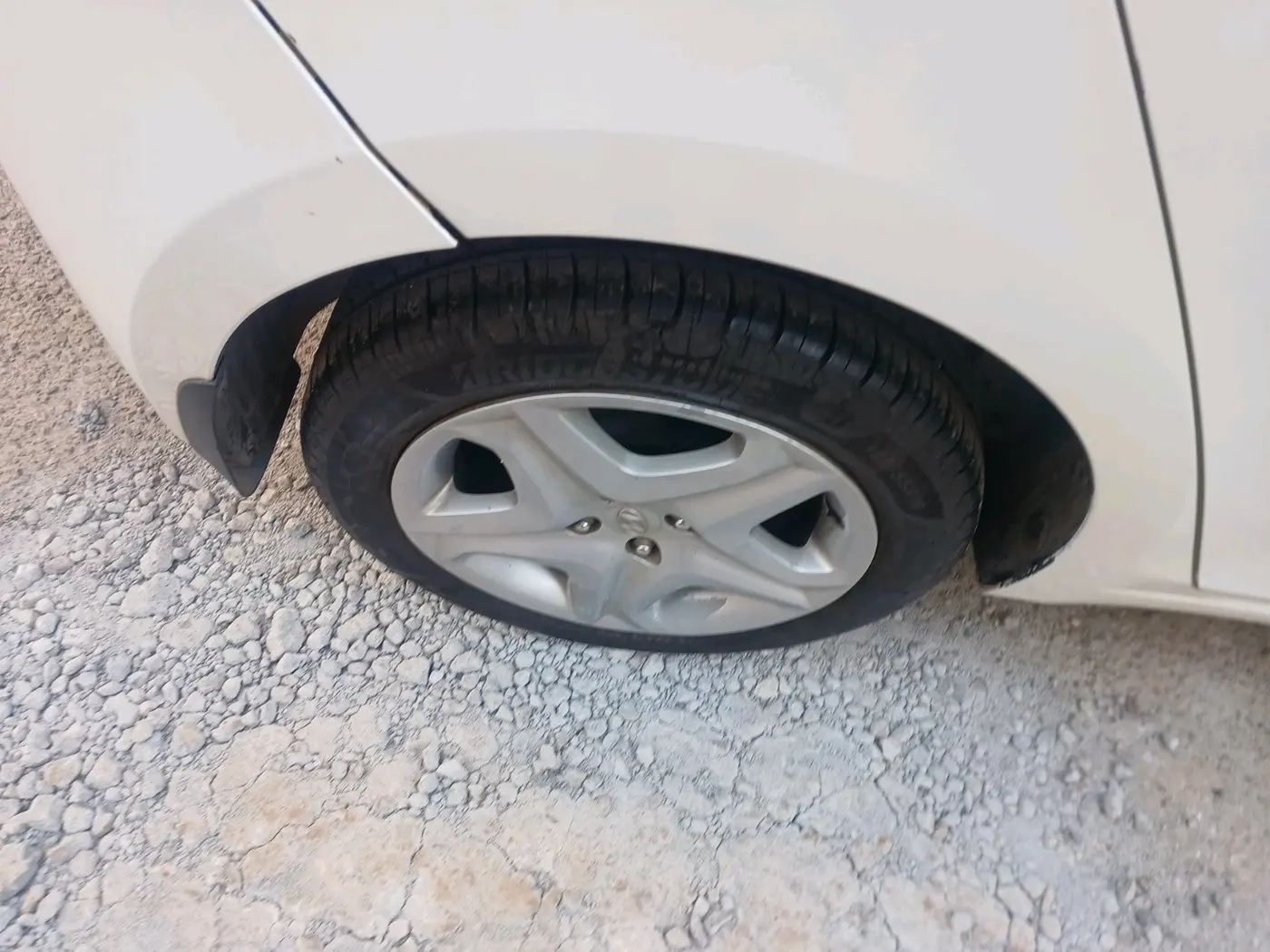2017 Hyundai Elite i20 ASTA 1.2, Petrol, Manual, 85,090 km, tyre