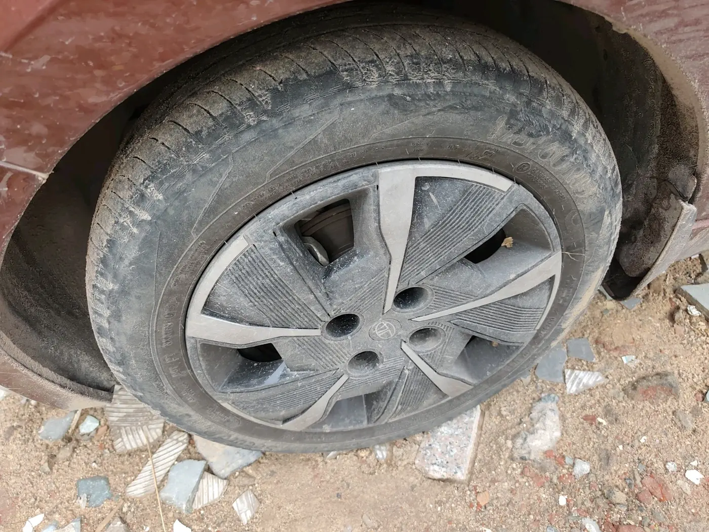 2025 Tata Tiago XTA PETROL, Petrol, Automatic, 21,791 km, tyre