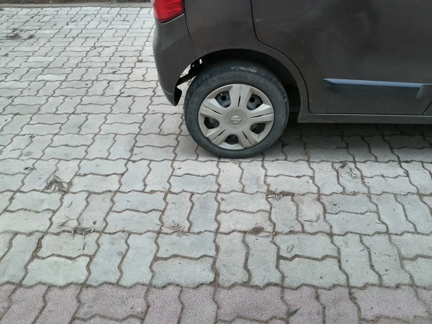 2012 Maruti Wagon R 1.0 VXI, Petrol, Manual, 1,25,505 km, tyre