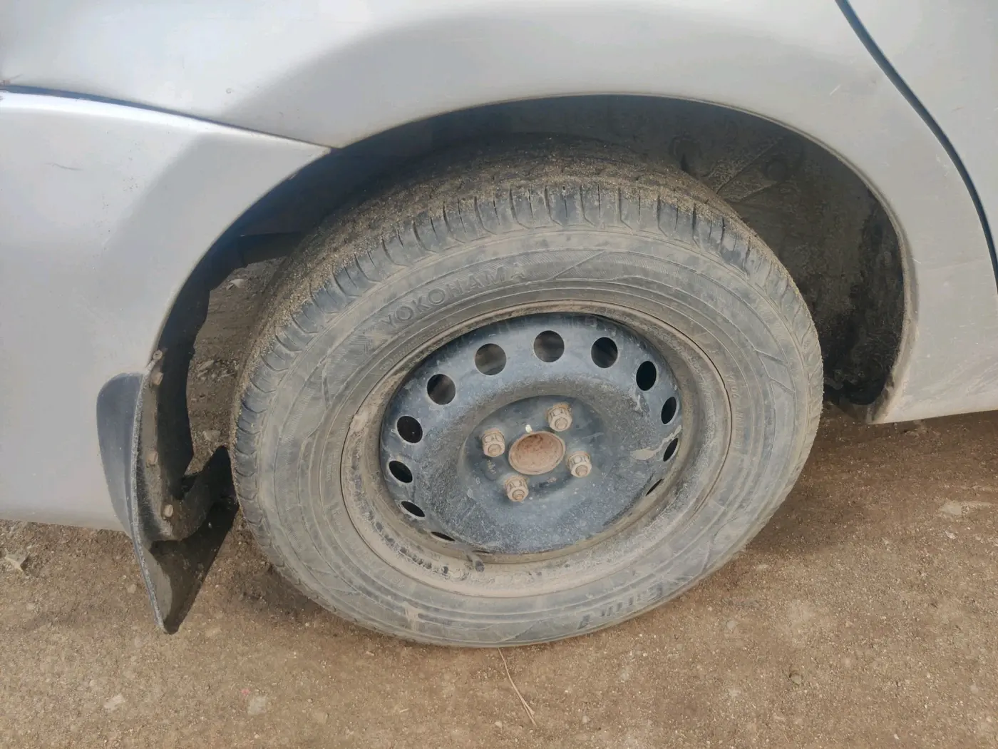 2011 Toyota Etios G, CNG, Manual, 1,91,207 km, tyre