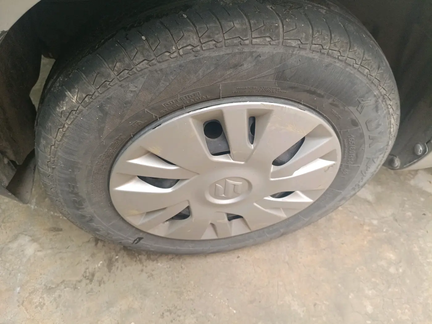 2013 Maruti Swift VXI, Petrol, Manual, 70,994 km, tyre