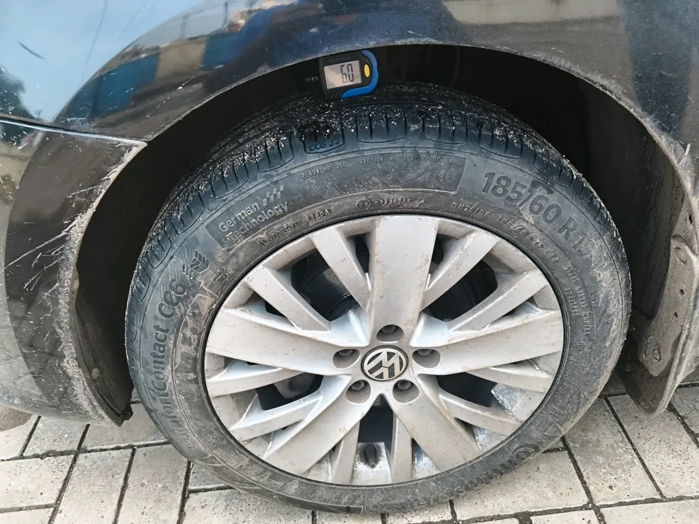 2015 Volkswagen Vento HIGHLINE 1.5 AT, Diesel, Automatic, 1,37,435 km, tyre