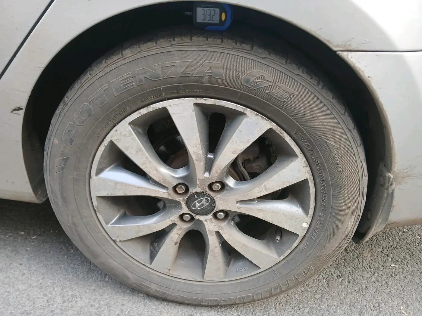 2014 Hyundai Verna FLUIDIC 1.6 CRDI SX OPT, Diesel, Manual, 1,04,254 km, tyre