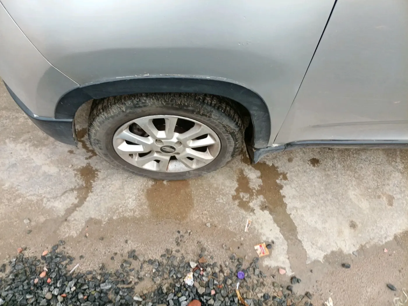 2017 Mahindra Kuv100 K8 6 STR, CNG, Manual, 72,548 km, tyre