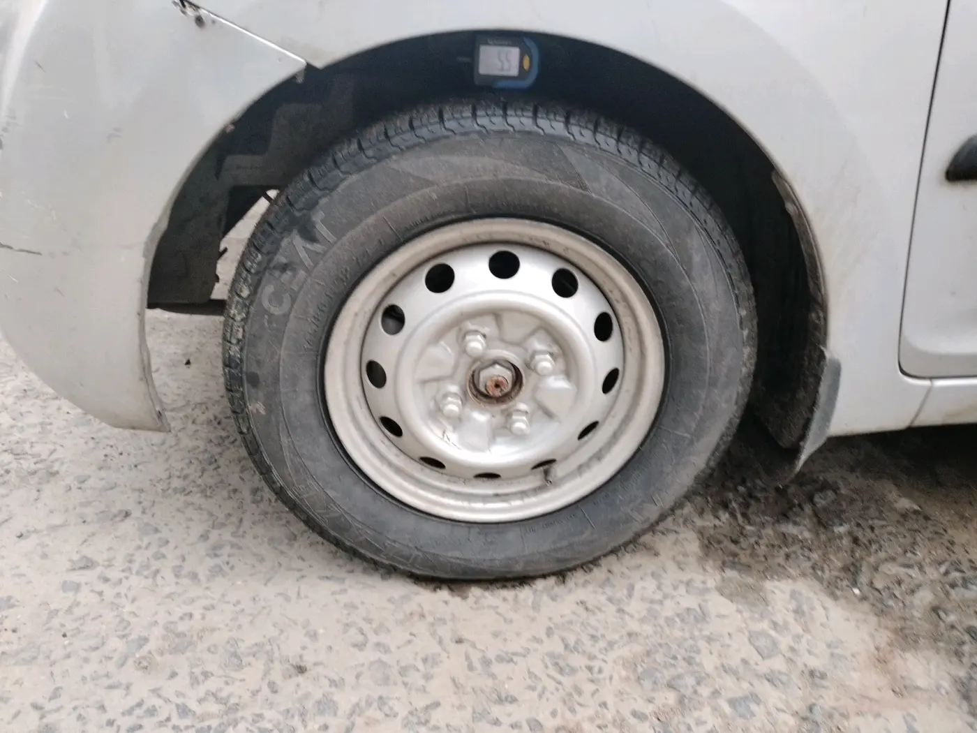 2014 Hyundai Eon D-LITE+, Petrol, Manual, 29,699 km, tyre