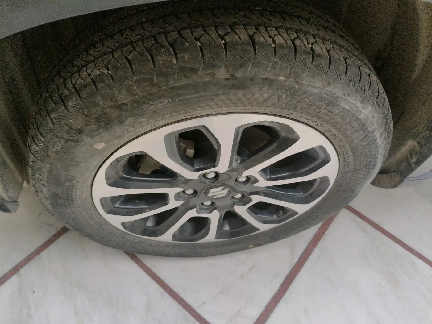 2022 Maruti Grand Vitara ALPHA SMART HYBRID AT, Petrol, Automatic, 21,603 km, tyre