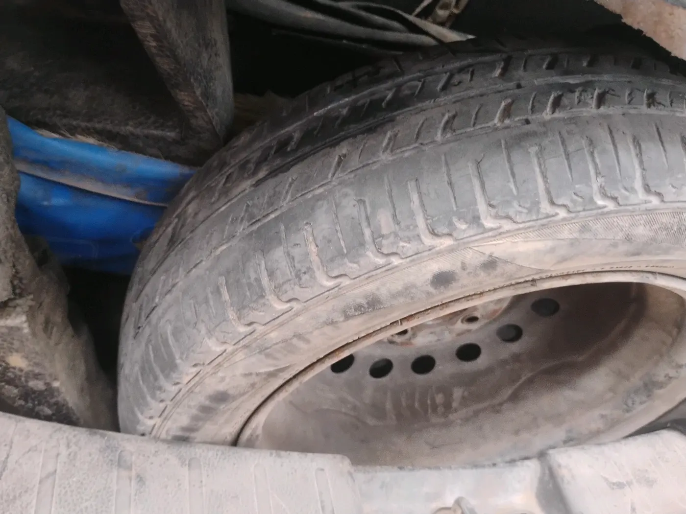 2013 Maruti Wagon R 1.0 VXI, CNG, Manual, 92,905 km, tyre