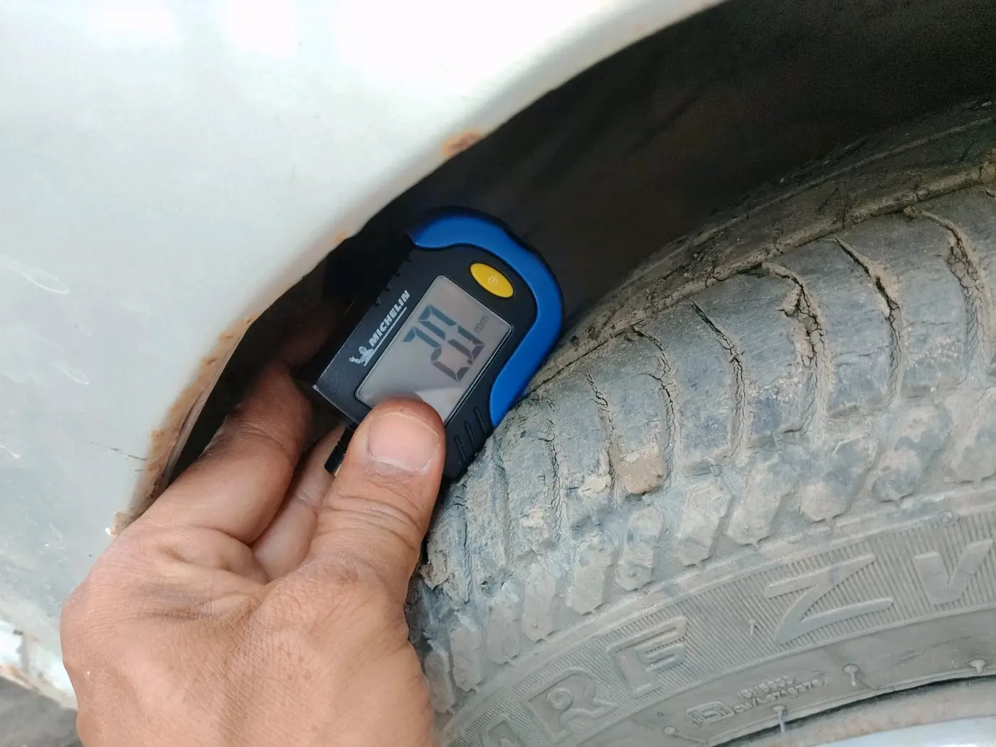 2013 Hyundai Santro Xing GLS, CNG, Manual, 1,02,260 km, tyre