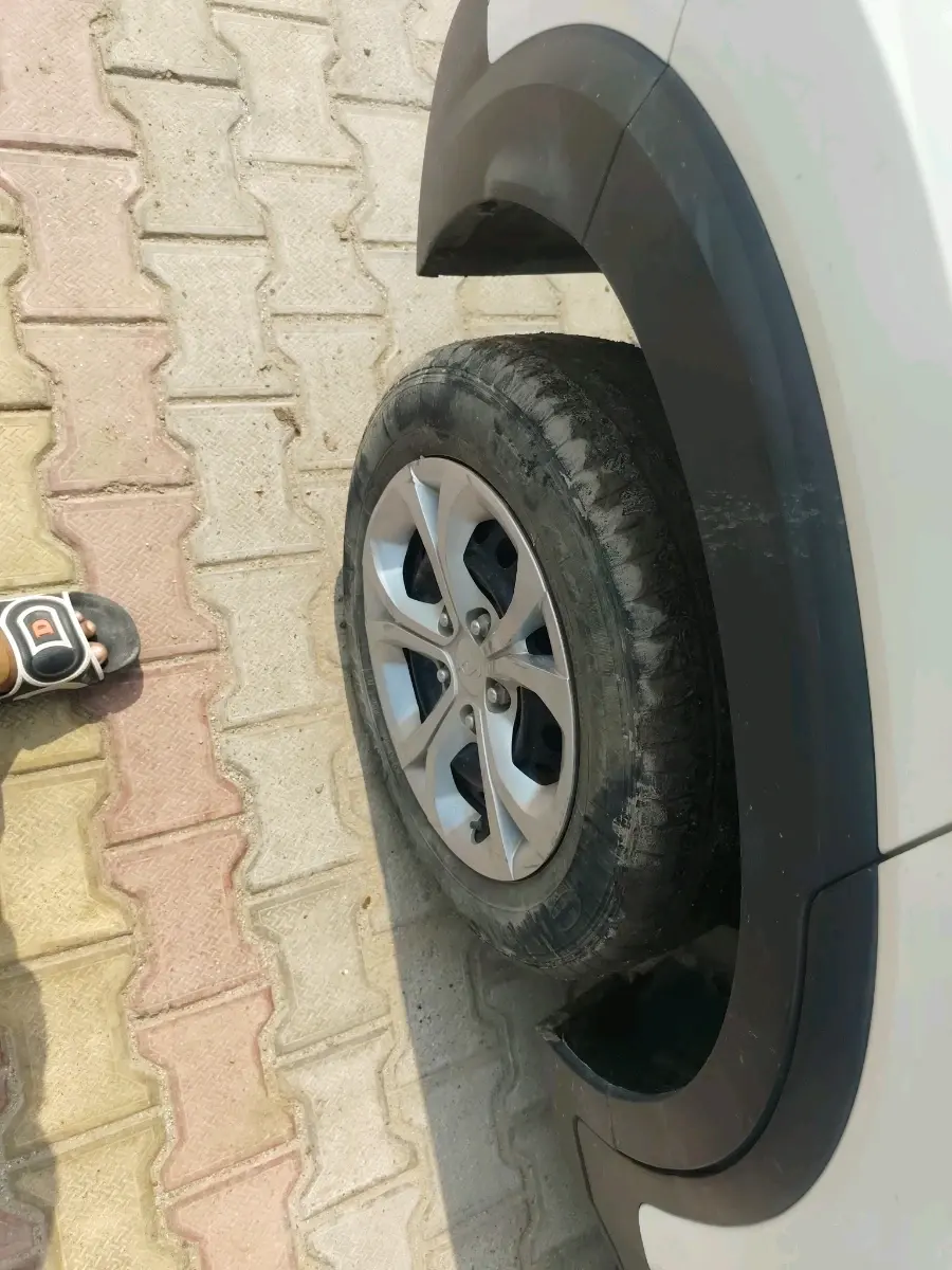 2022 KIA SONET HTE 1.2, Petrol, Manual, 35,616 km, tyre