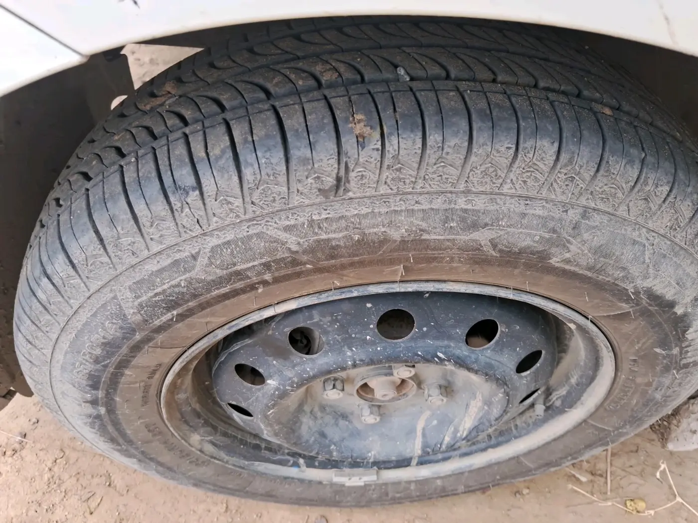 2022 Maruti Dzire VXI CNG, CNG, Manual, 84,611 km, tyre