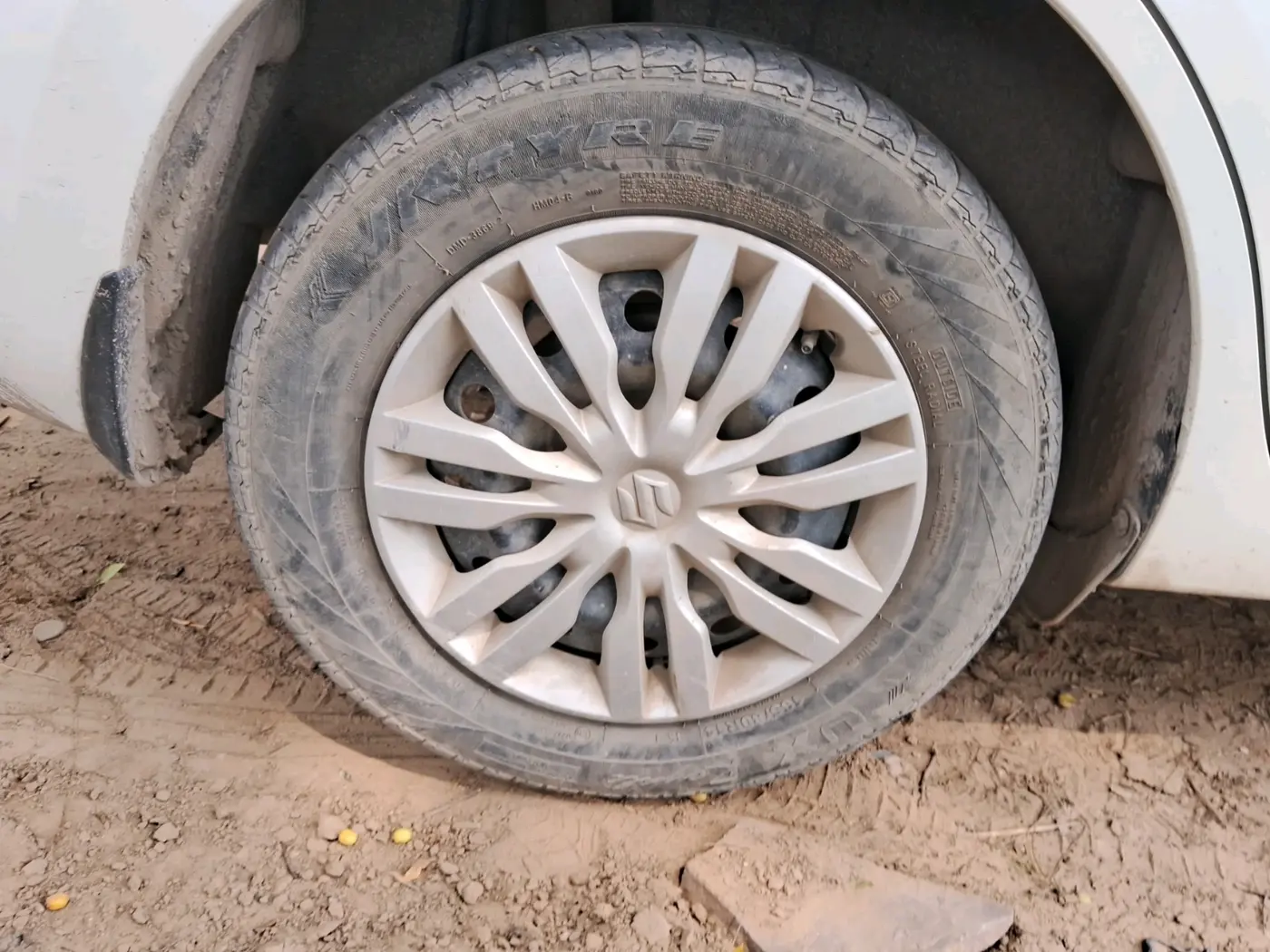 2022 Maruti Dzire VXI CNG, CNG, Manual, 84,611 km, tyre