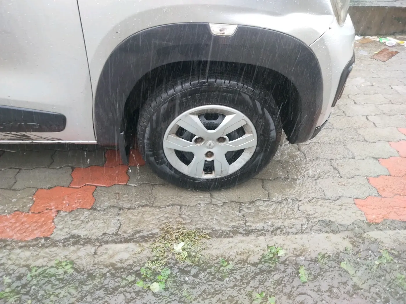 2015 Renault Kwid RXT 0.8, Petrol, Manual, 51,309 km, tyre