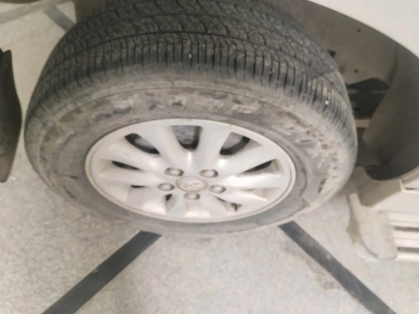2012 Toyota Innova 2.5 VX 7 STR, Diesel, Manual, 1,57,094 km, tyre