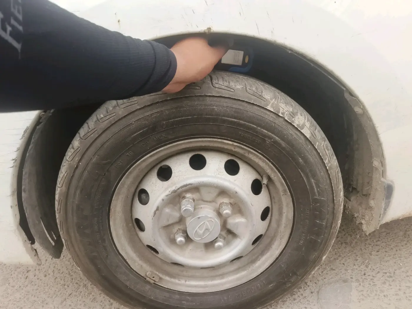 2014 Hyundai Eon ERA +, Petrol, Manual, 71,667 km, tyre