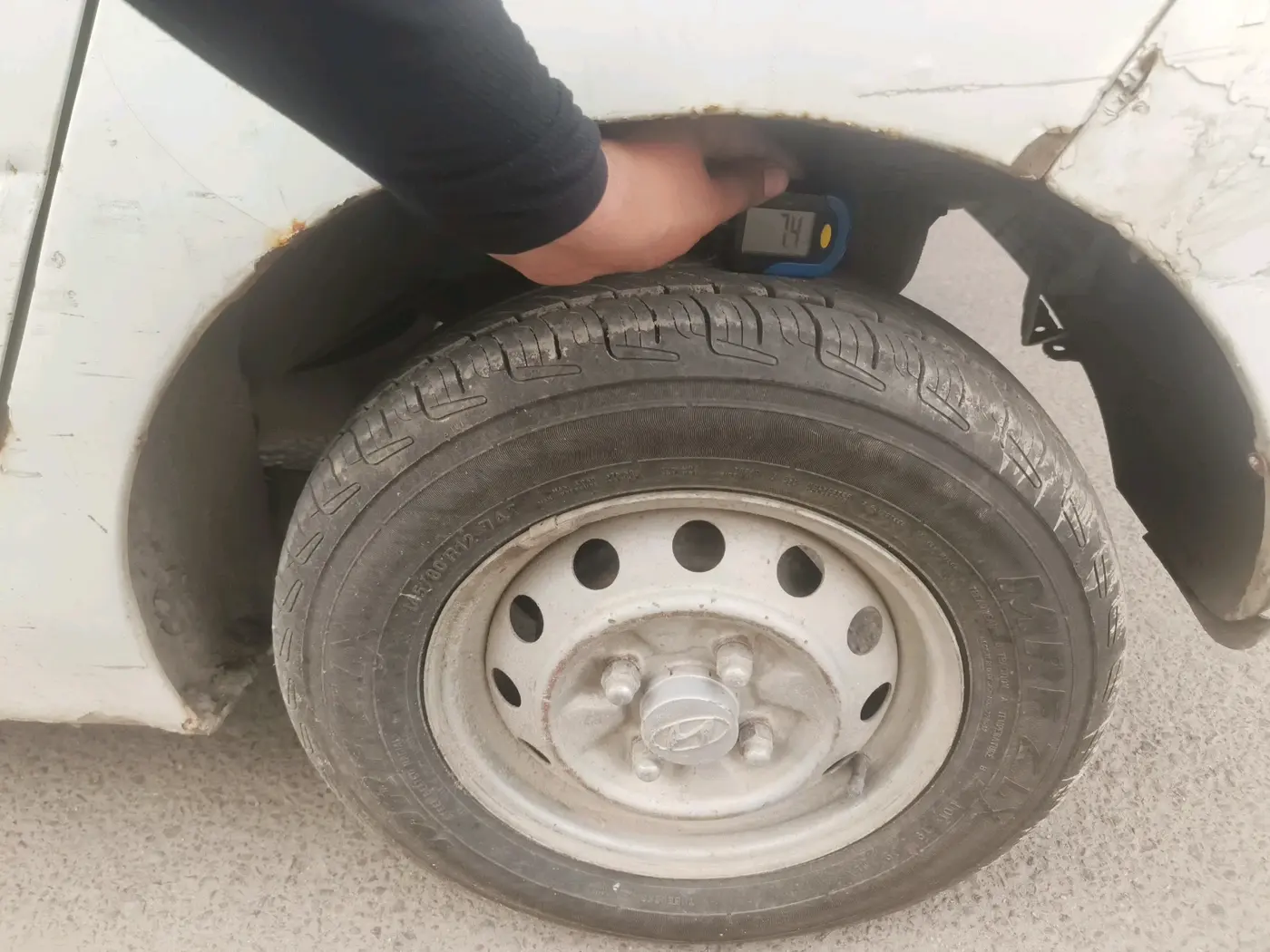 2014 Hyundai Eon ERA +, Petrol, Manual, 71,667 km, tyre