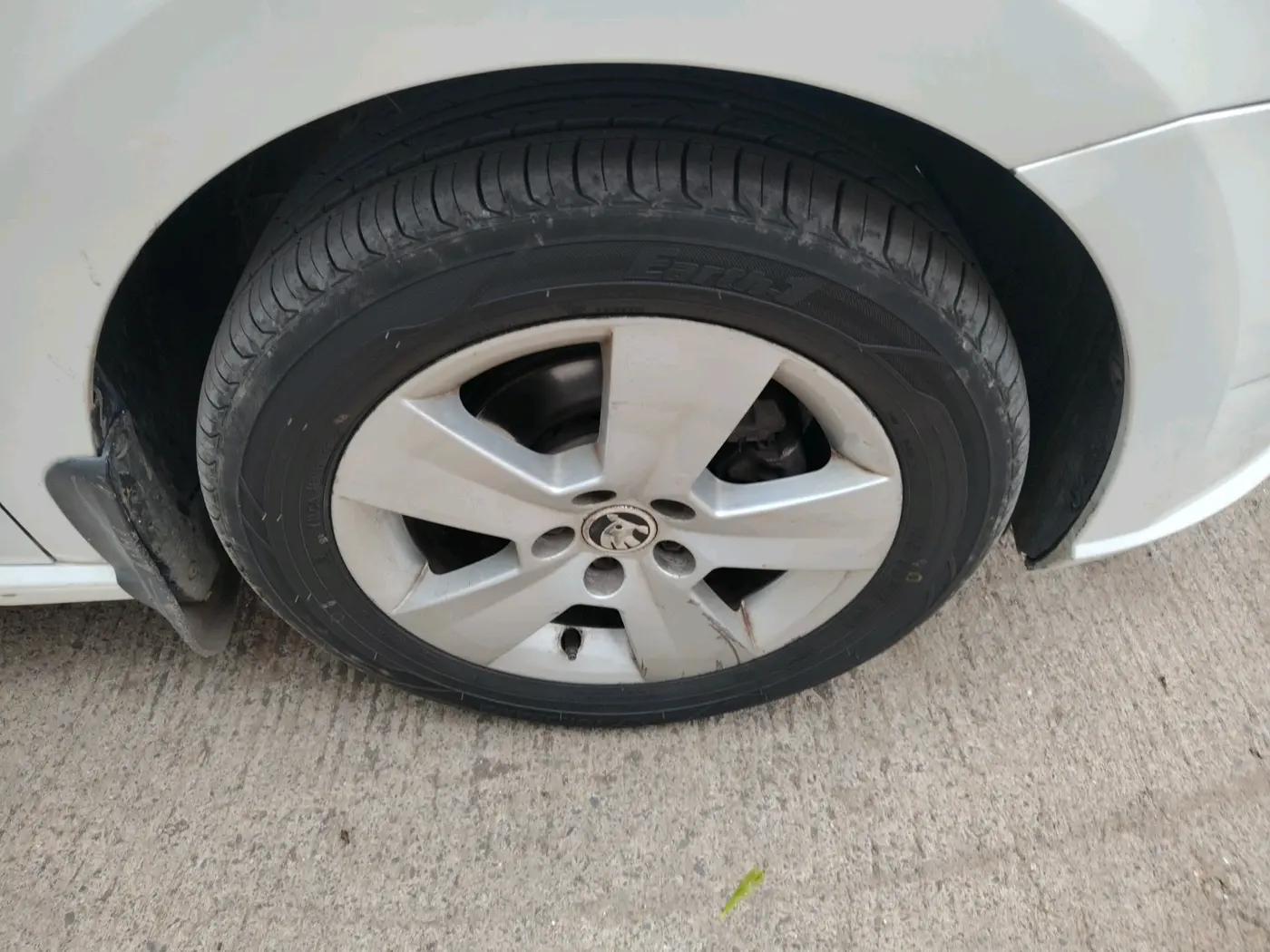 2018 Skoda Rapid AMBITION 1.5 TDI, Diesel, Manual, 2,51,553 km, tyre