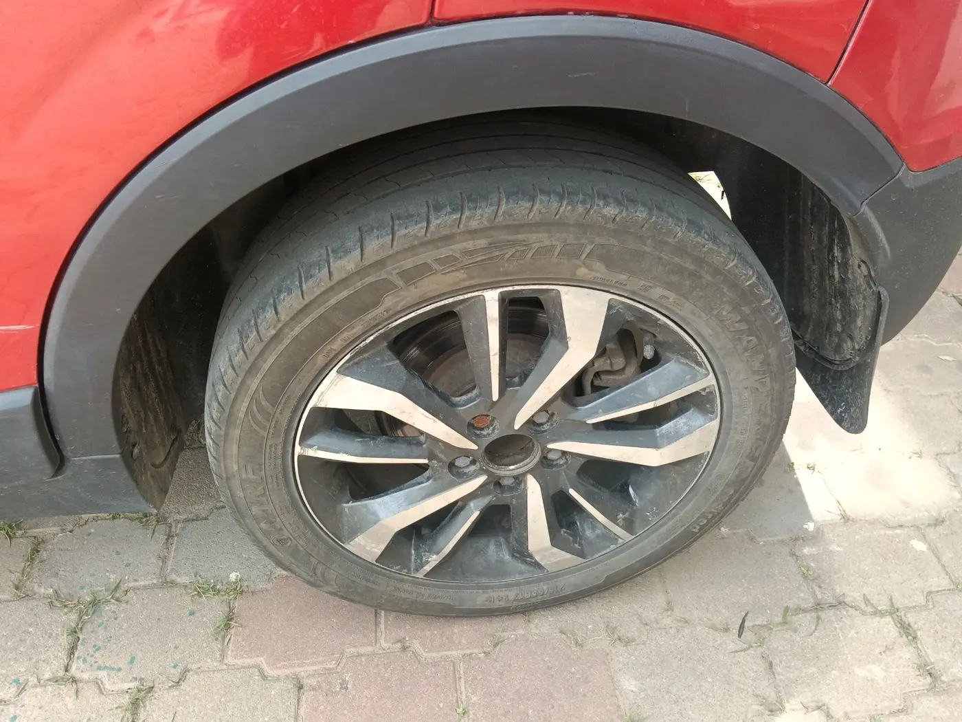 2021 Mahindra XUV300 W8 (O) 1.5 DIESEL, Diesel, Manual, 1,35,637 km, tyre