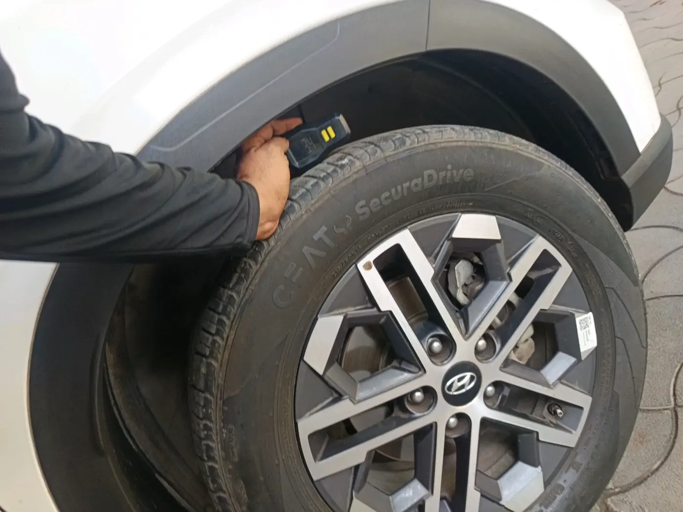2023 Hyundai VENUE SX (O) 1.0 TURBO DCT, Petrol, Automatic, 19,423 km, tyre