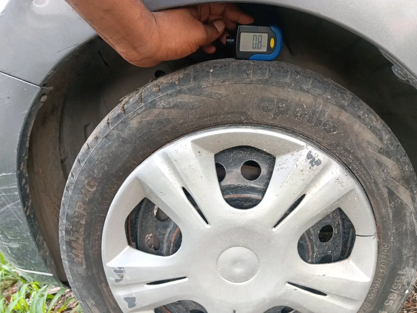 2012 Maruti Wagon R 1.0 VXI, CNG, Manual, 2,19,956 km, tyre