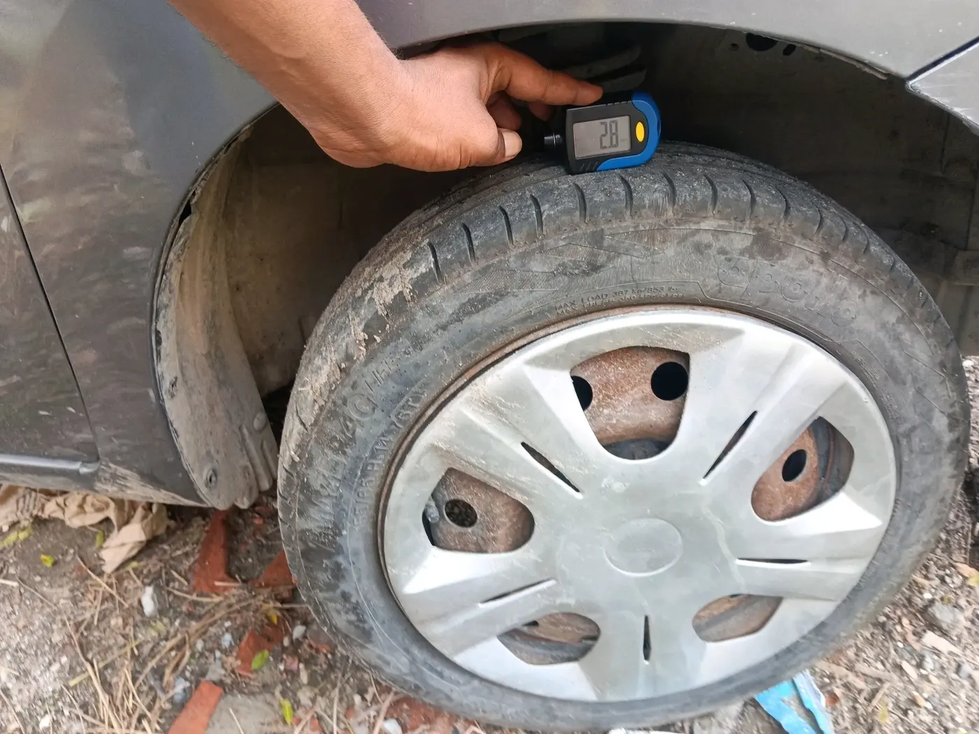 2012 Maruti Wagon R 1.0 VXI, CNG, Manual, 2,19,956 km, tyre