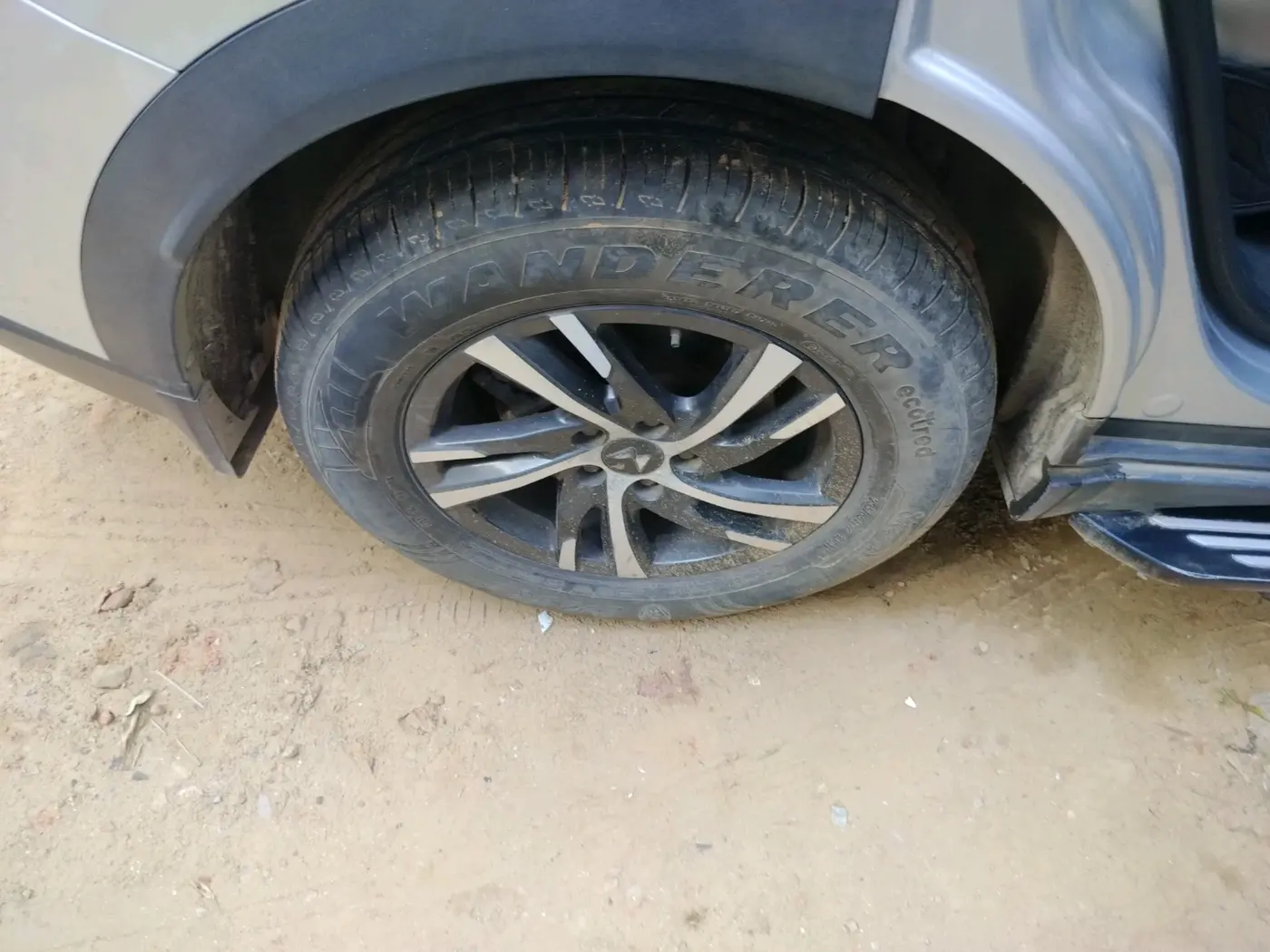 2022 Mahindra XUV700 AX 5 P MT 5 STR, Petrol, Manual, 27,728 km, tyre