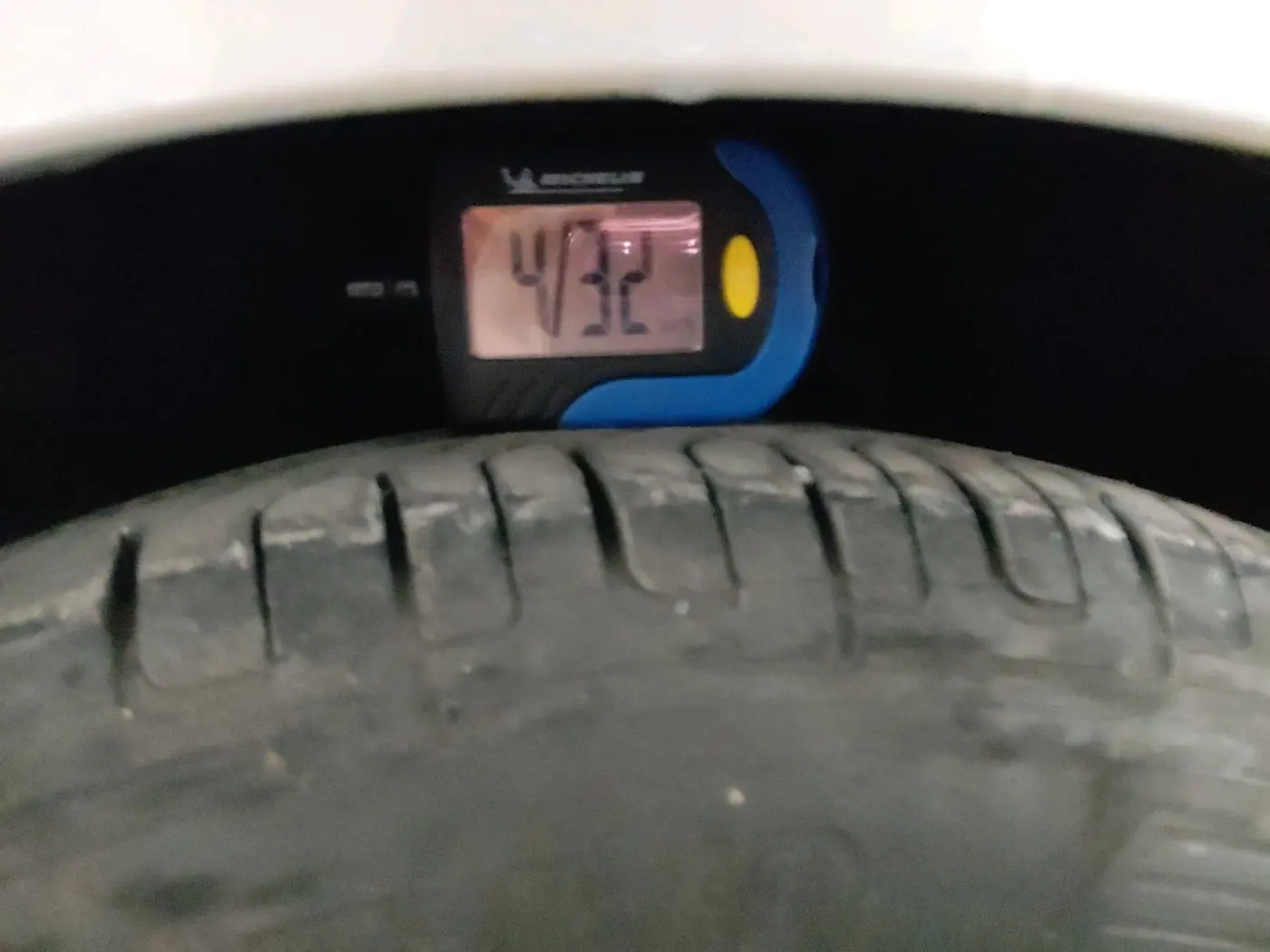 2011 Hyundai Eon MAGNA, Petrol, Manual, 64,438 km, tyre