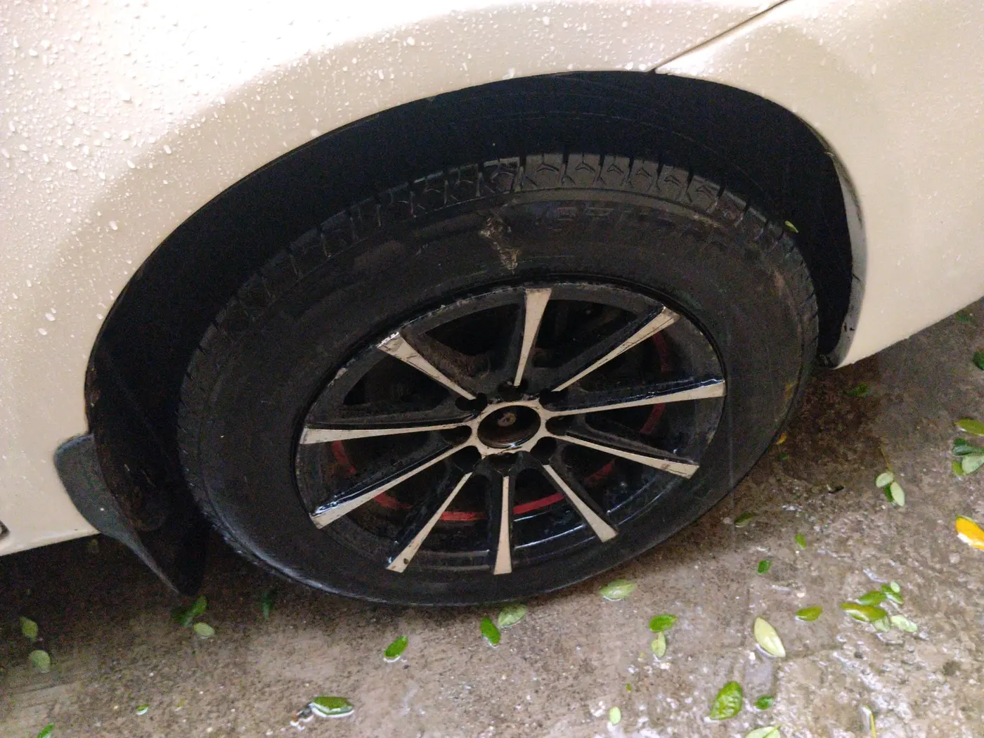 2016 Toyota Etios GD, Diesel, Manual, 56,105 km, tyre
