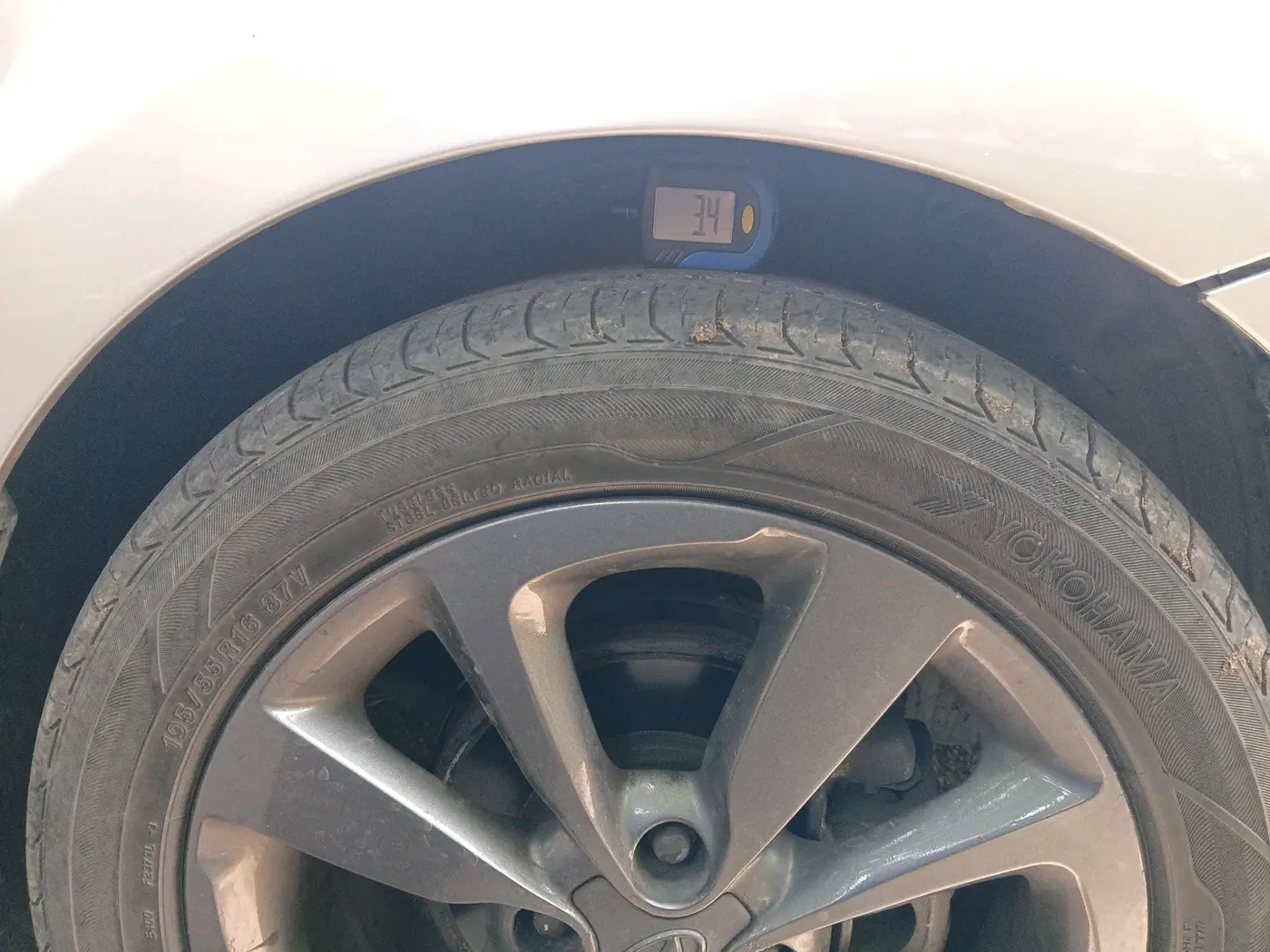 2012 Hyundai Verna FLUIDIC 1.6 CRDI SX AT, Diesel, Automatic, 1,96,421 km, tyre
