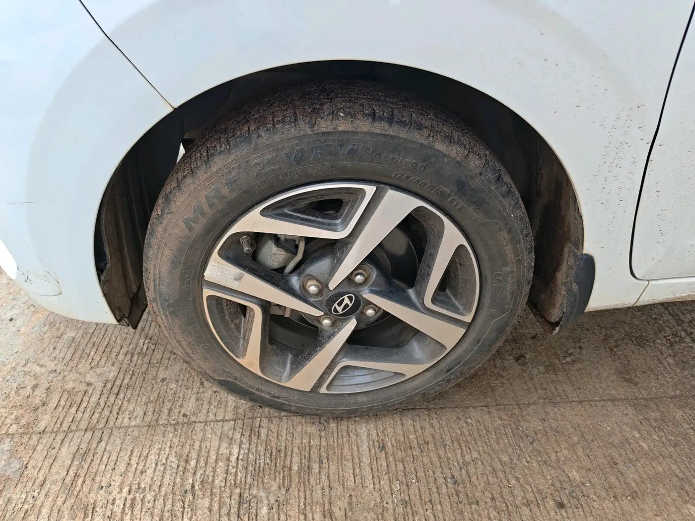 2023 Hyundai AURA SX PLUS 1.2 AMT, Petrol, Automatic, 17,168 km, tyre