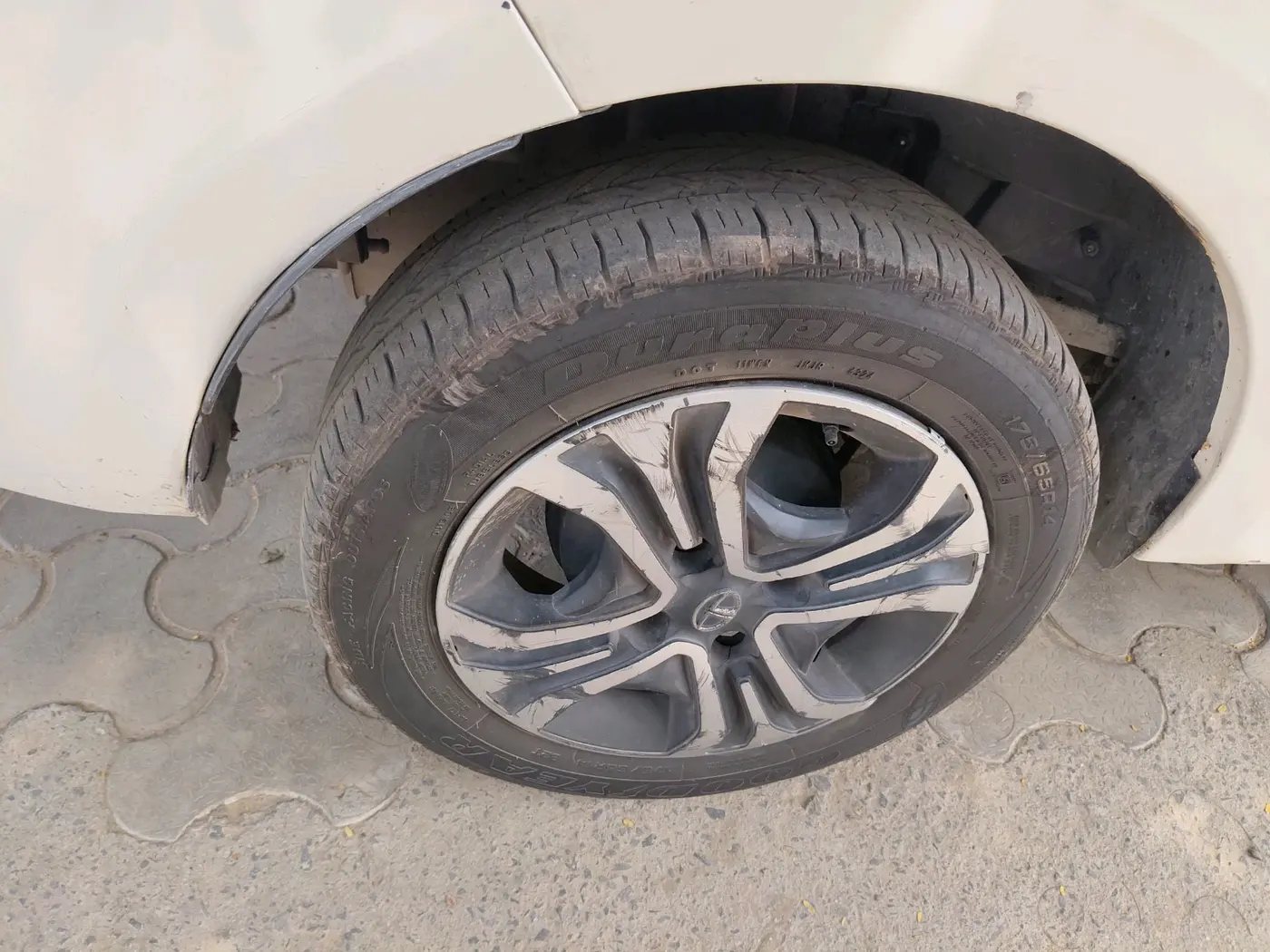 2022 Tata TIGOR XZ PLUS CNG, CNG, Manual, 86,691 km, tyre